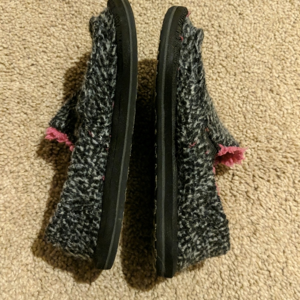 Sanuks worn once - Picture 7 of 7